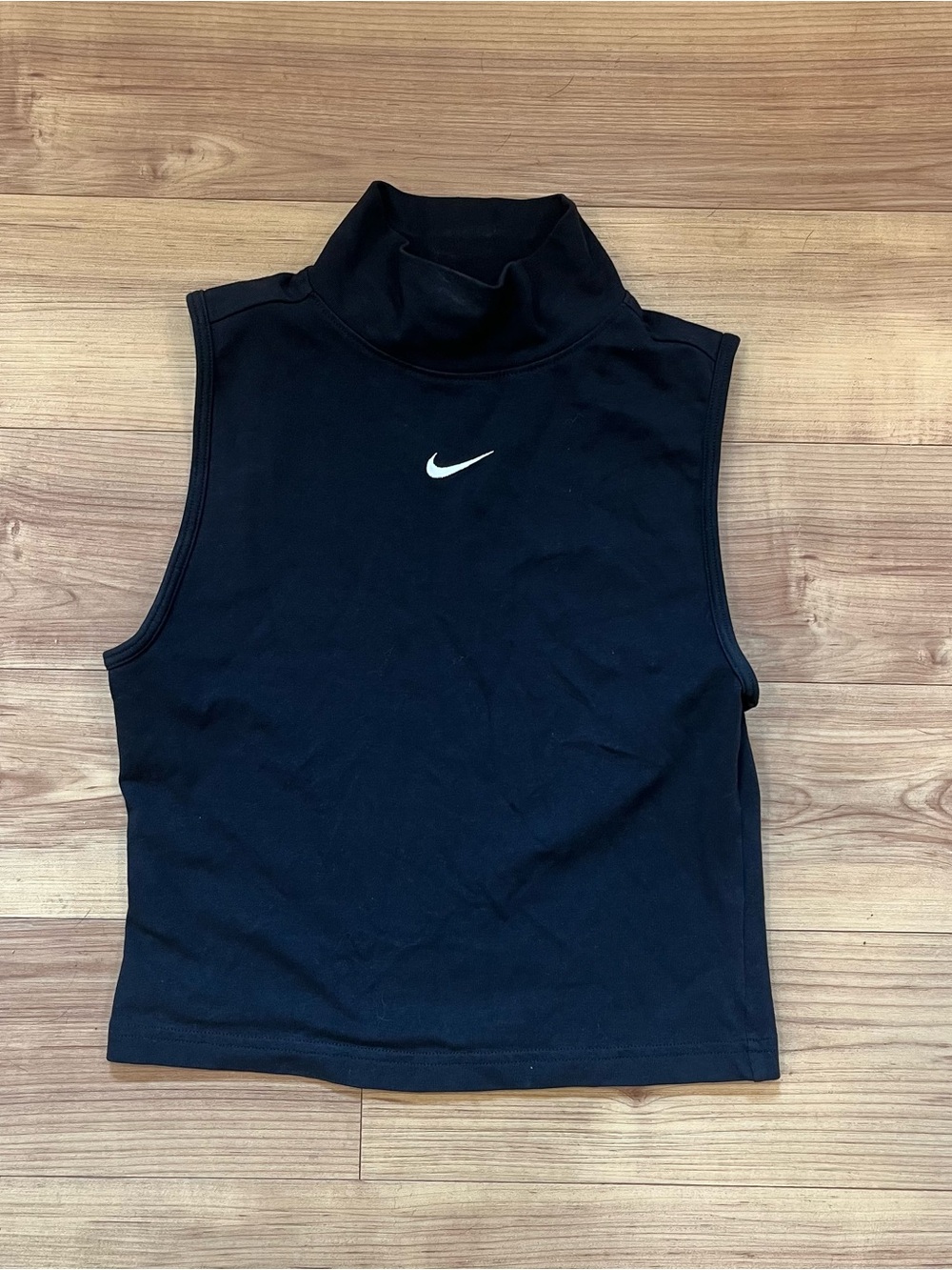 Nike Sportswear Collection Essentials Sleeveless Mock Top